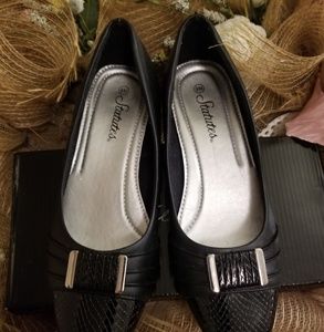 Women's size 9M black dress shoes